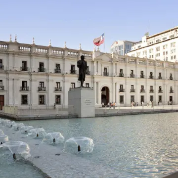 メルキュール サンティアゴ セントロ サンタ・ルシアの丘周辺のホテル