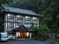 Kaniyu Hotels near クロベの大木