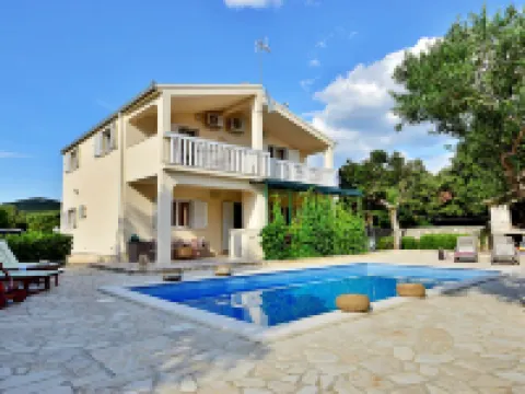 Neka Hotels in Vinisce