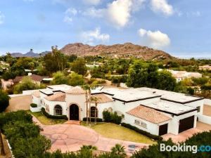 Farrier by AvantStay Spectacular 7Br Mediterranean-Style Estate w Pool