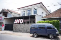 Alice's Homestay near Unej, Stasiun and Alun-Alun Syariah Hotel dekat LASHOP BERKAH