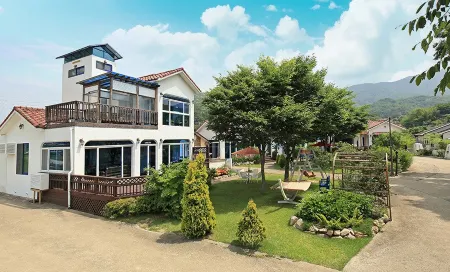 Gyeongju Full Garden Pension Отели рядом с достопримечательностью «Гробница Вонсон-вана в Кёнджу»