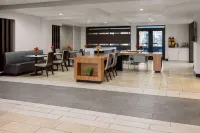 La Quinta Inn & Suites by Wyndham Mooresville - breakfast