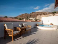 Sue Hotels in Palm-Mar