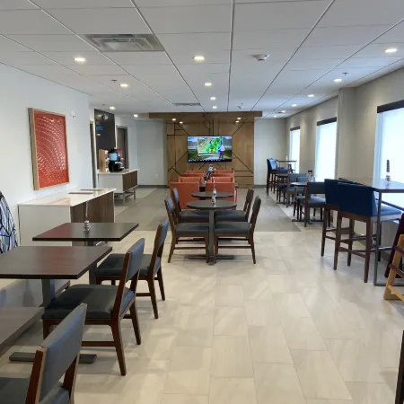 Holiday Inn Express & Suites ELYRIA by IHG