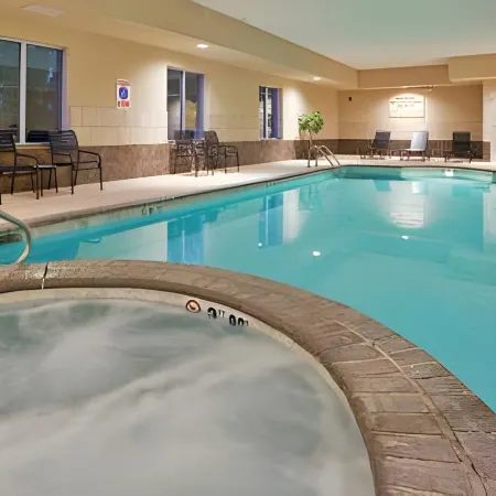 Holiday Inn Express & Suites TOPEKA NORTH by IHG
