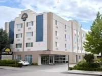 Days Inn by Wyndham Seatac Airport - parking