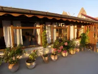 Arch Palace
