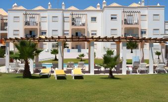 Praia da Lota Resort – Beachfront Apartments