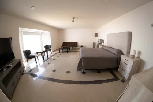 17) Suite for Two People