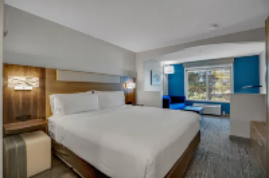 Holiday Inn Express & Suites PORTLAND-JANTZEN BEACH by IHG