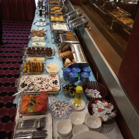 Oriental Palace Hotel Отели рядом с достопримечательностью «Хура»