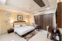 Krishna Inn Отели рядом с достопримечательностью «Gurudwara Bhai Saheb Bhai Daya Singh Ji Bhai Dharam Singh Ji»