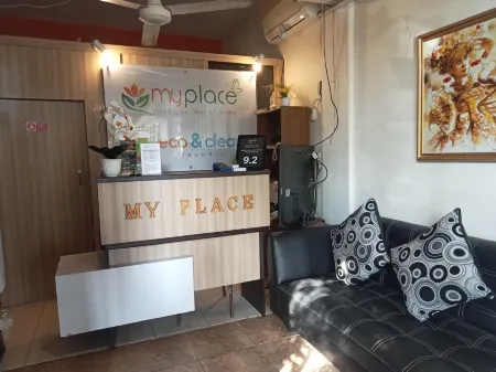 My Place Guest House Manado Отели в г. Mandolang