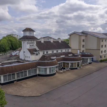 Best Western Premier Knowsley Suites Hotel & Spa Отели рядом с достопримечательностью «Ноузли-роуд»