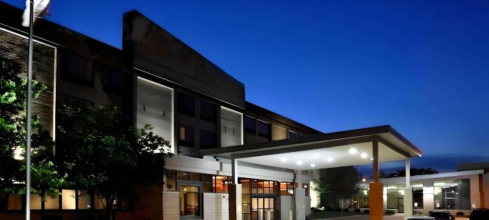 Comfort Suites Milwaukee West Hotels in Milwaukee