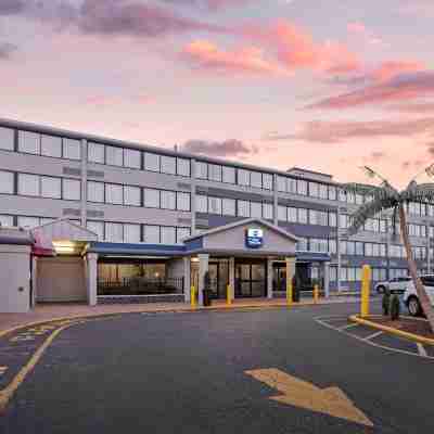 Days Hotel by Wyndham East Brunswick Conference Center Hotel Exterior