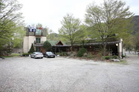 Inje Forest Healing Story Pension Отели рядом с достопримечательностью «Baekdamsa»