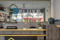 RedDoorz at Deluxe Hotel near Terminal Purabaya Bungurasih Hotel di Kecamatan Gedangan