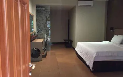 Narisha Guesthouse Отели в г. Купанг