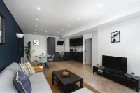 Bright Spacious Condo Free Parking 5Min to Beach