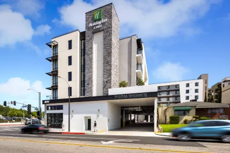 Holiday Inn & Suites Monterey Park - Los Angeles Отели рядом с достопримечательностью «Fatman Ding Plaza»