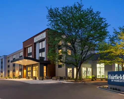 Fairfield Inn & Suites Madison South Hotel berhampiran Dataran Capitol