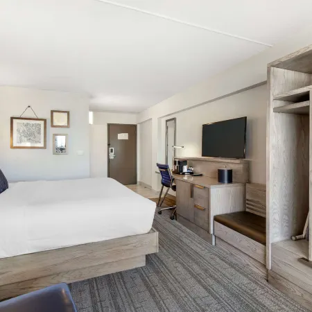 Best Western Plus Landmark Inn