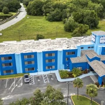 SPOT X Hotel Tampa - Wesley Chapel by The Red Collection