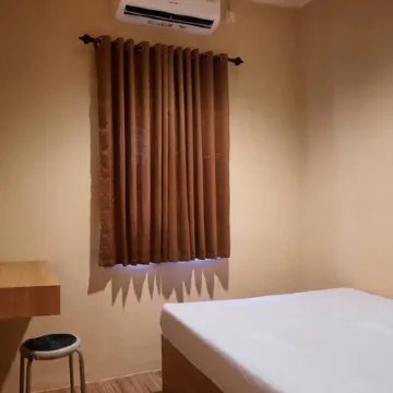 Tiga-Tiga Homestay Anyer Отели рядом с достопримечательностью «Пляж Anyer»