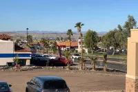 Days Inn by Wyndham Lake Havasu - parking