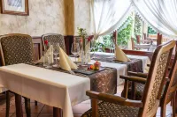 Hotel Octarna - Free on-Site Parking - Breakfast