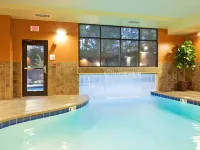 Holiday Inn Express & Suites Knoxville-Clinton