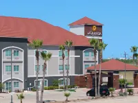 La Quinta Inn & Suites by Wyndham Raymondville Hotels in Willacy County