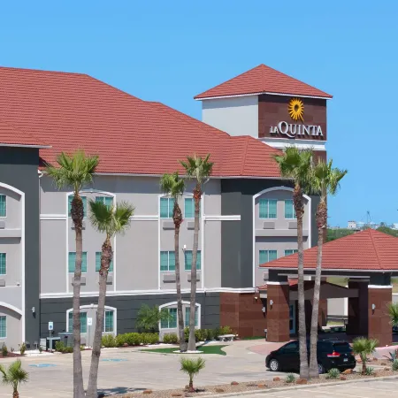 La Quinta Inn & Suites by Wyndham Raymondville