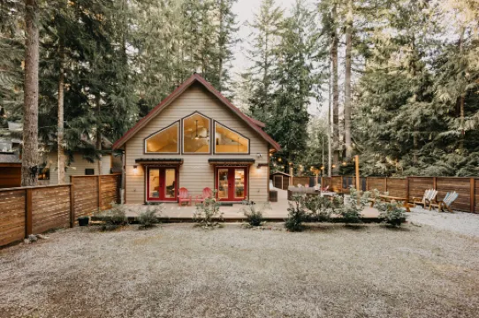 Mt Baker Rim Cabin 24 - Hot Tub, WIFI, Air Conditioning, Sleeps 8