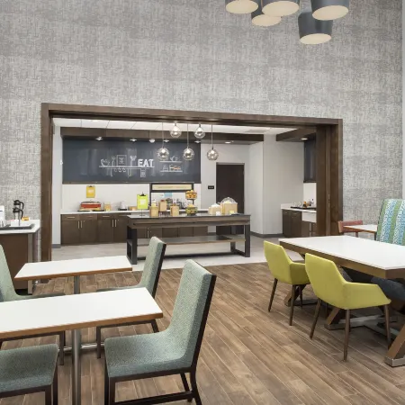 Hampton Inn & Suites Charlotte Airport Lake Pointe