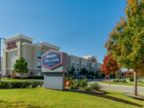 แฮมป์ตัน อินน์แอนด์สวีทส์ ฟอร์ตเวิร์ธ-ฟอสซิลครีก โรงแรมในฟอร์ตเวิร์ธ