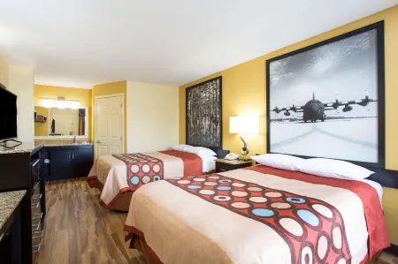 Super 8 by Wyndham Garner/Clayton/Raleigh Отели рядом с достопримечательностью «Клейтон DC»