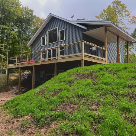 Brand New Build on Private Lake! Starlink Internet!