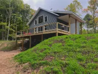 Brand New Build on Private Lake! Starlink Internet!