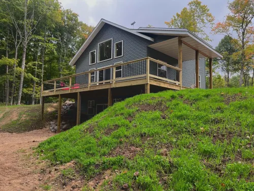 Brand New Build on Private Lake! Starlink Internet!