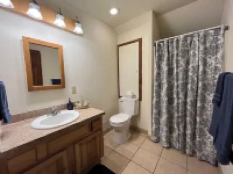 Quiet Apartment in Beautiful Setting