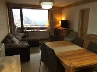 3 p. renovated, Elegance and comfort, on the 8th and last floor at 50 m. tracks