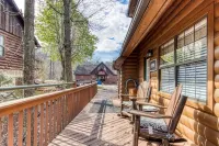 Cozy 2BR/2BA Cabin, Sleeps 6 w Hot Tub & Indoor Pool in Gated Resort