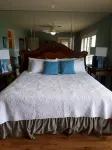Lake Hamilton Penthouse! 2/2 Amazing Sunsets from your balcony or dock! Sleeps 6