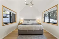 Modern Cozy Cabin Retreat