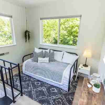 Booking Fall Now! Gorgeous View Home, Beach and ODT + Hot Tub + Dog Friendly Rooms
