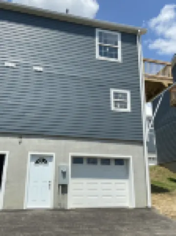 Townhome near Cheat Lake. Minutes to I-68 & approx 6 miles to WVU Stadium