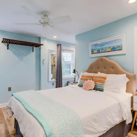 Nags Head Retreat- Walk to beach and sound, bikes and beach chairs included!